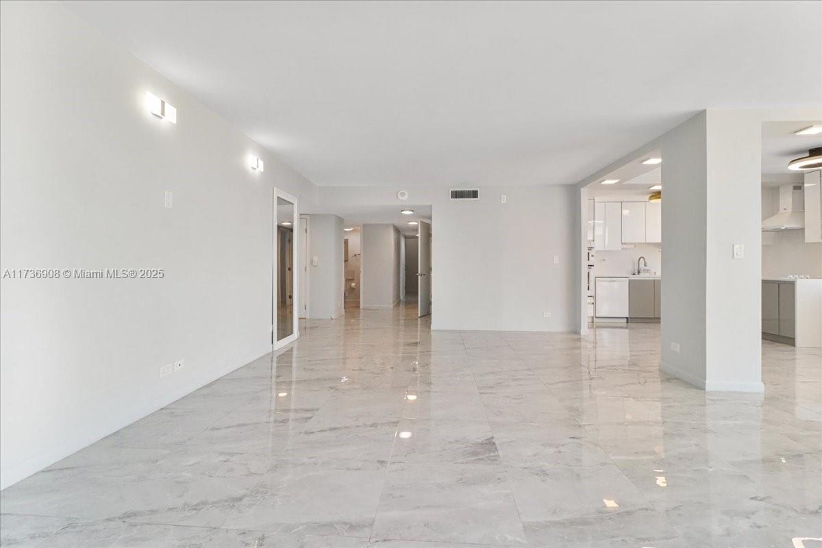 WINSTON TOWERS 500 CONDO - Residential