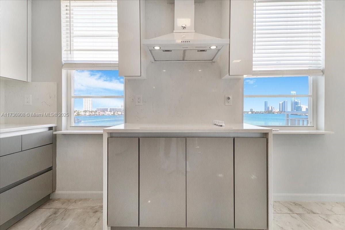 WINSTON TOWERS 500 CONDO - Residential