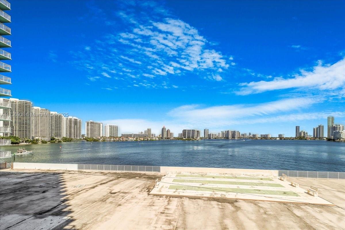 WINSTON TOWERS 500 CONDO - Residential