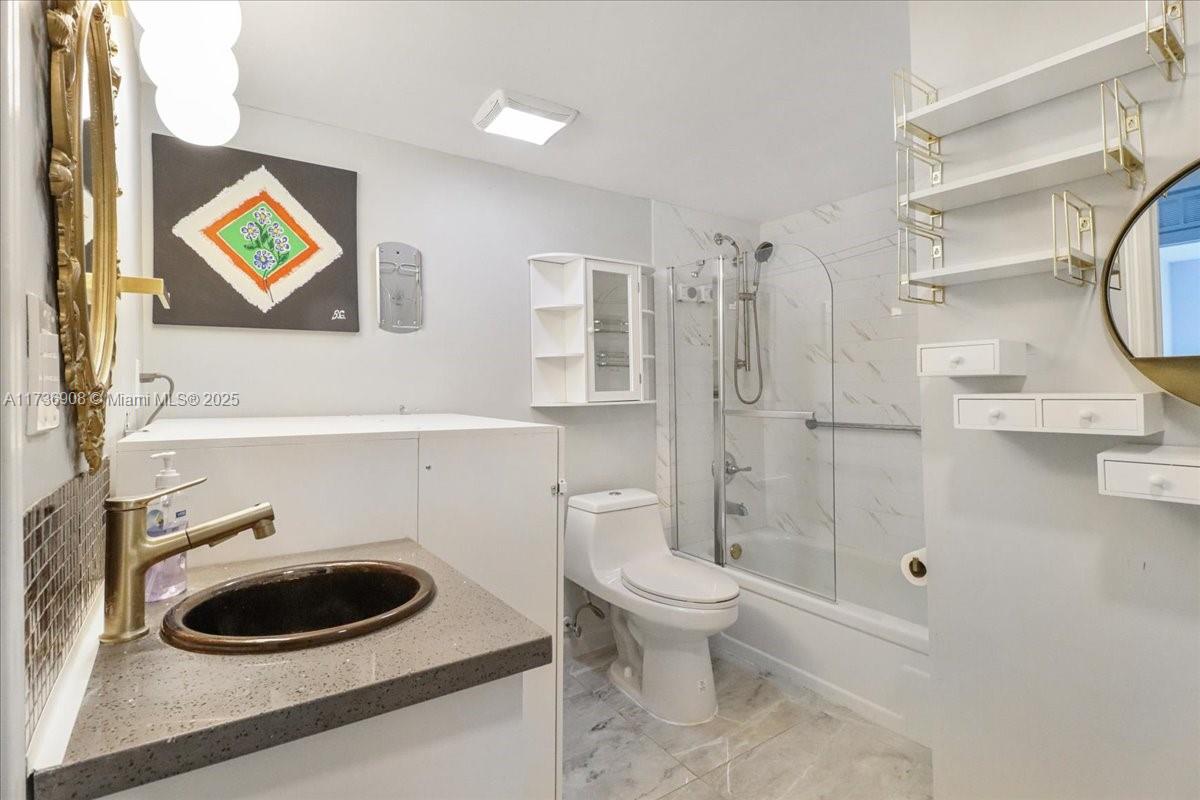 WINSTON TOWERS 500 CONDO - Residential