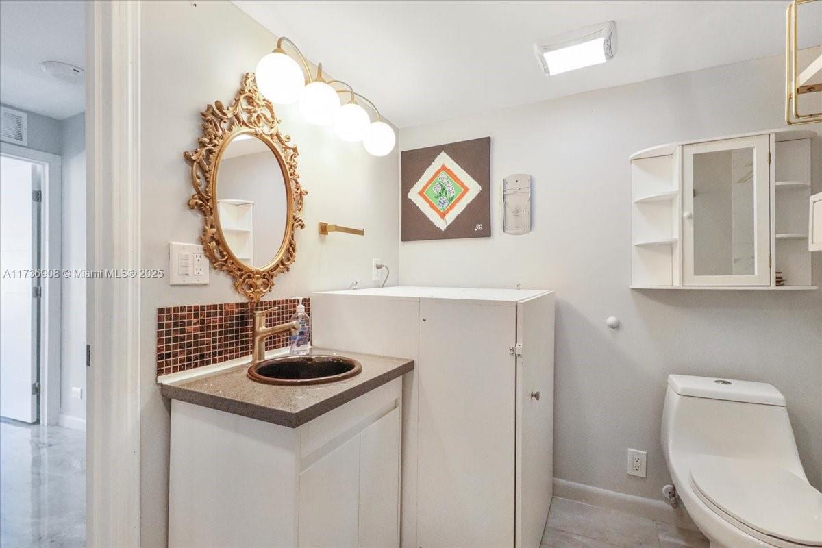 WINSTON TOWERS 500 CONDO - Residential