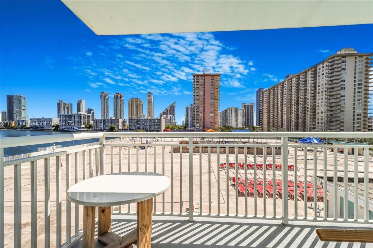 WINSTON TOWERS 500 CONDO - Residential