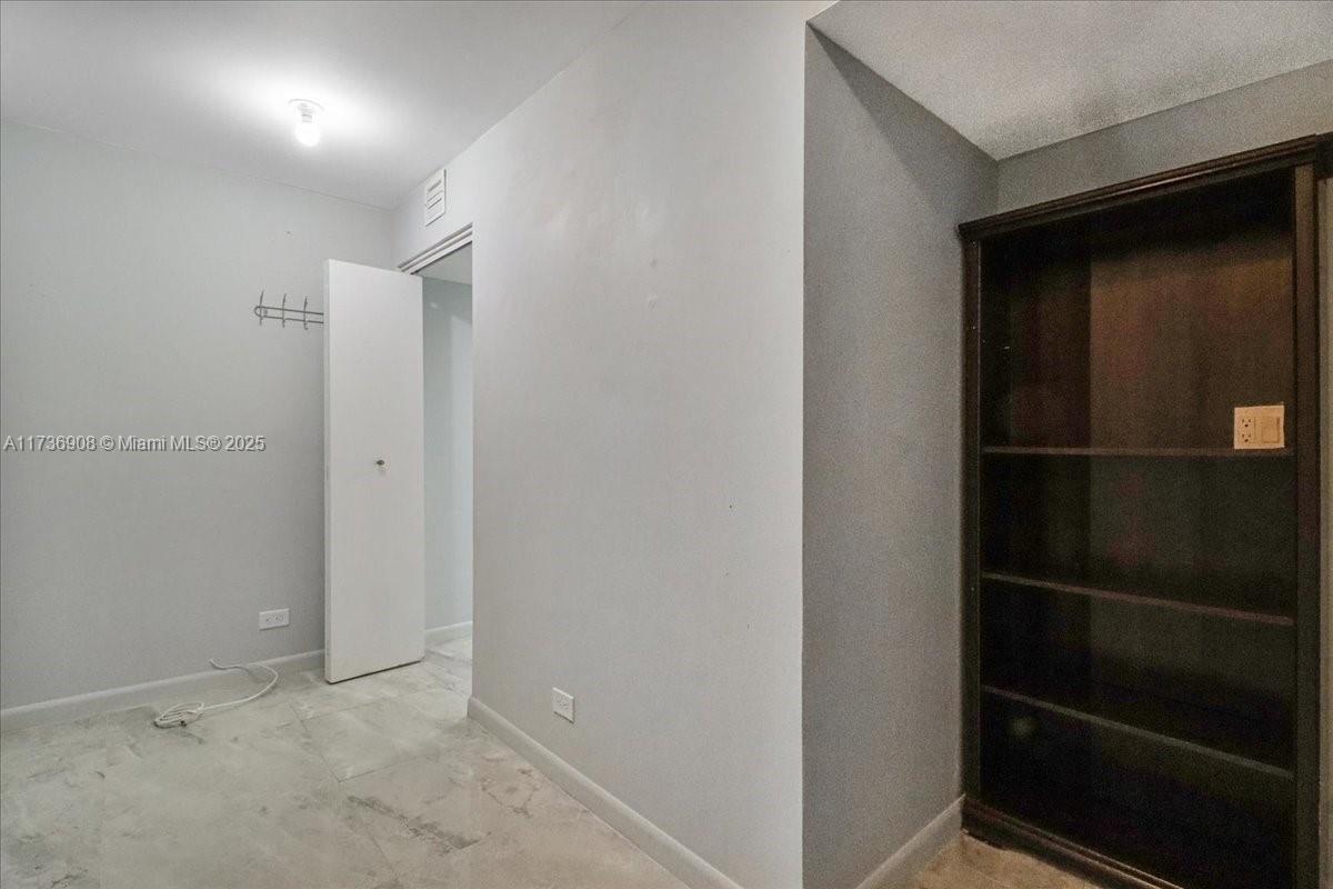 WINSTON TOWERS 500 CONDO - Residential