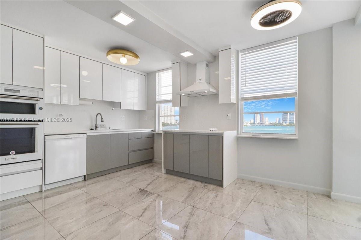 WINSTON TOWERS 500 CONDO - Residential