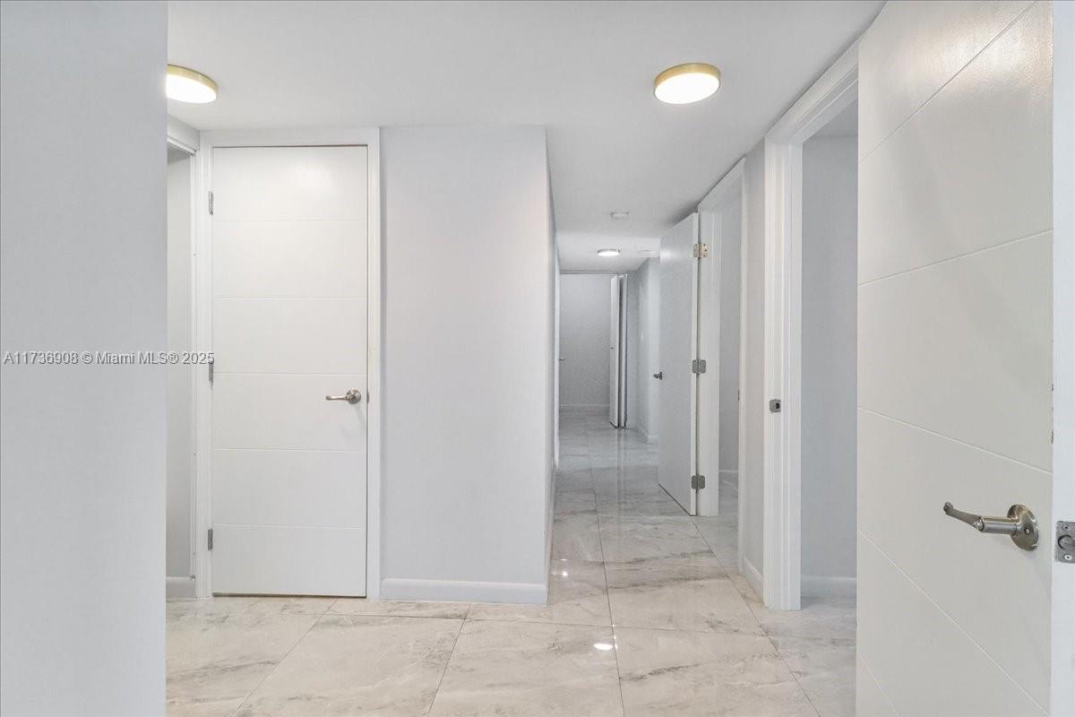 WINSTON TOWERS 500 CONDO - Residential