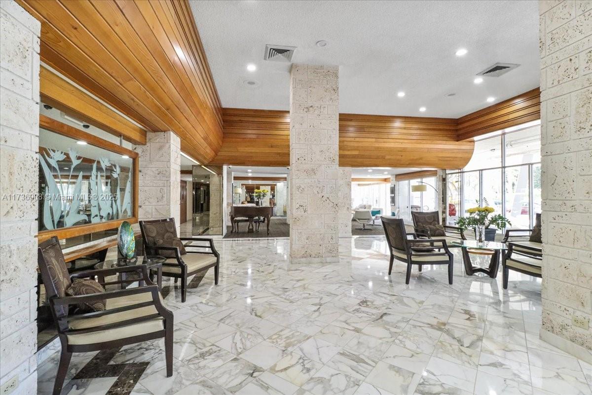 WINSTON TOWERS 500 CONDO - Residential