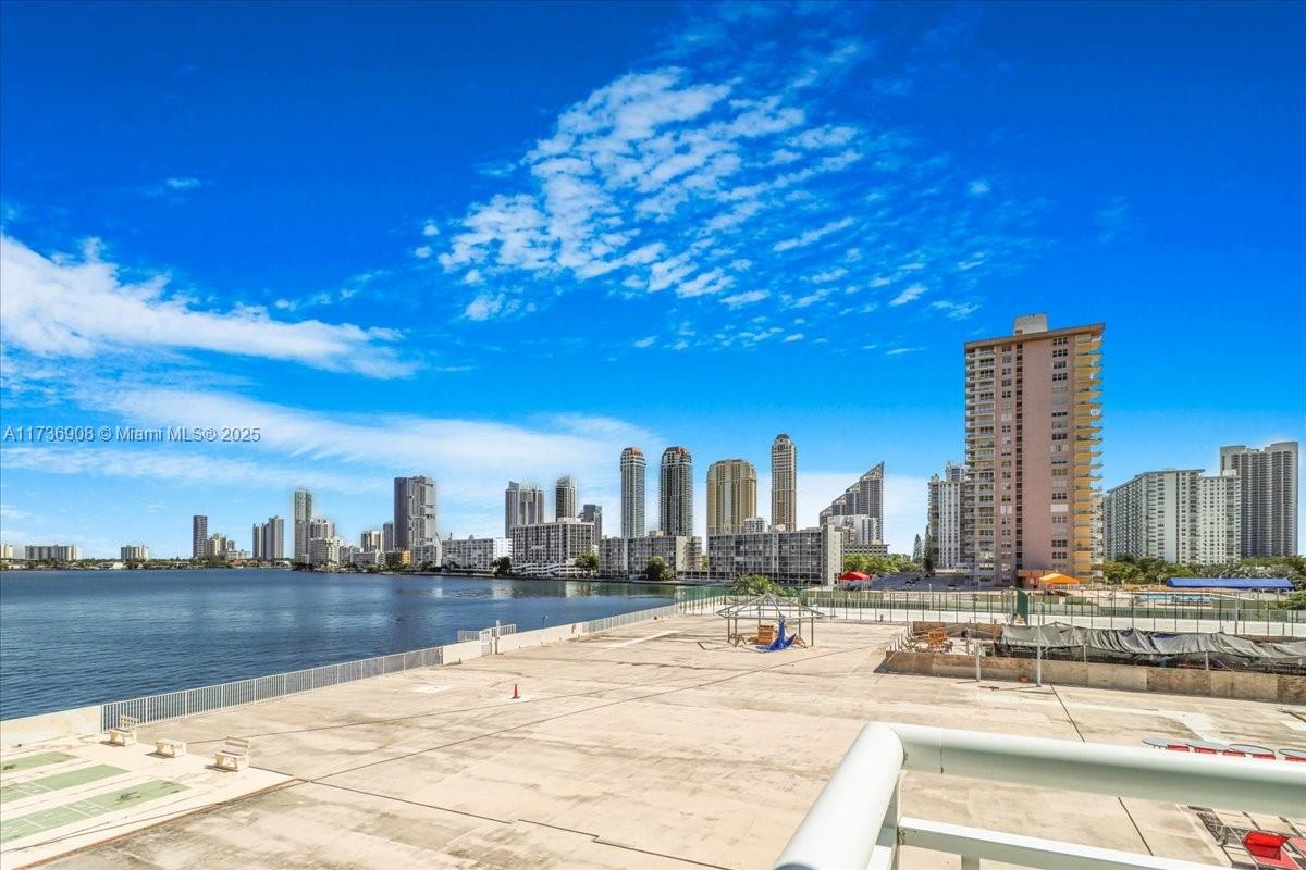 WINSTON TOWERS 500 CONDO - Residential