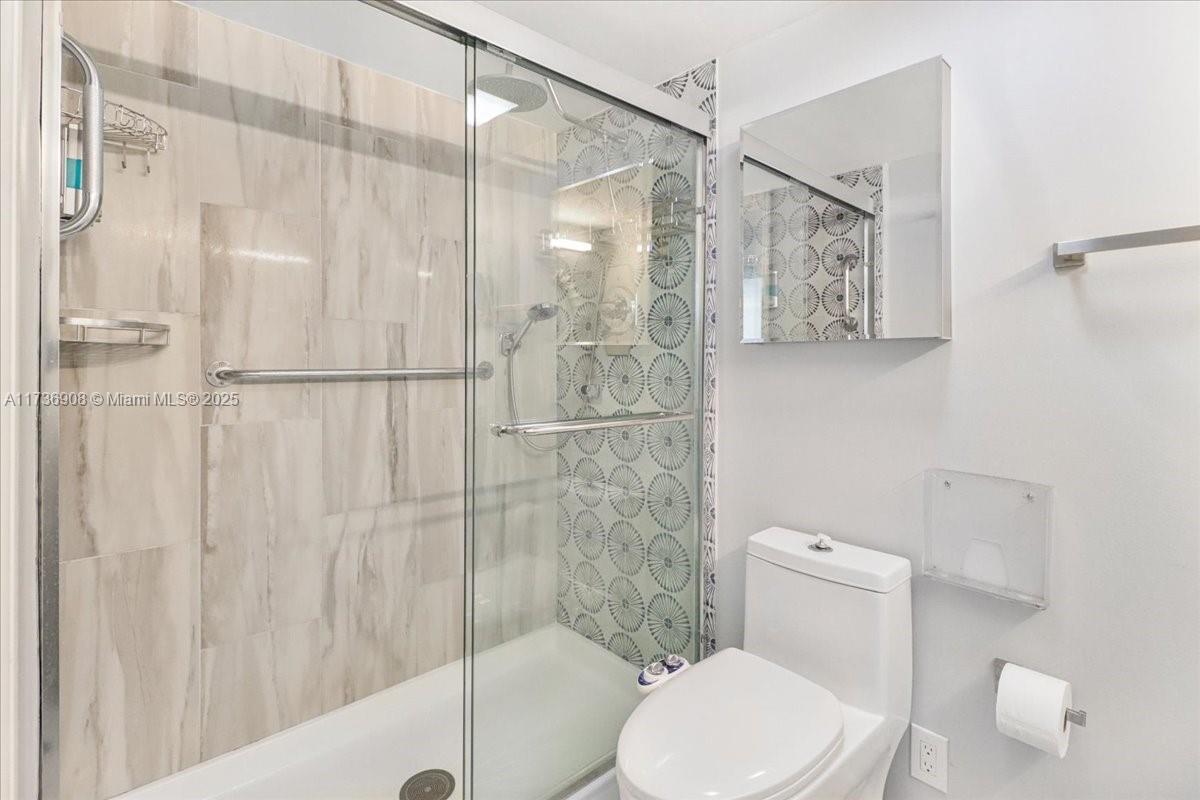 WINSTON TOWERS 500 CONDO - Residential