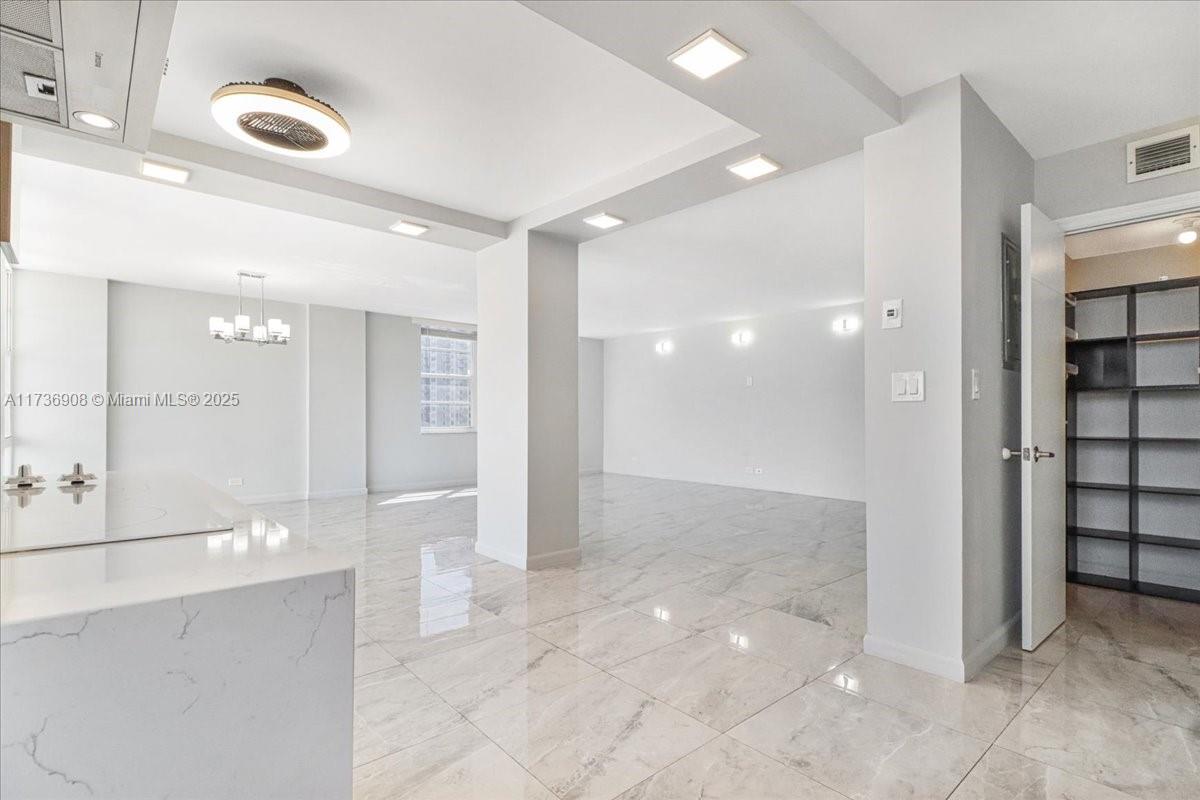 WINSTON TOWERS 500 CONDO - Residential