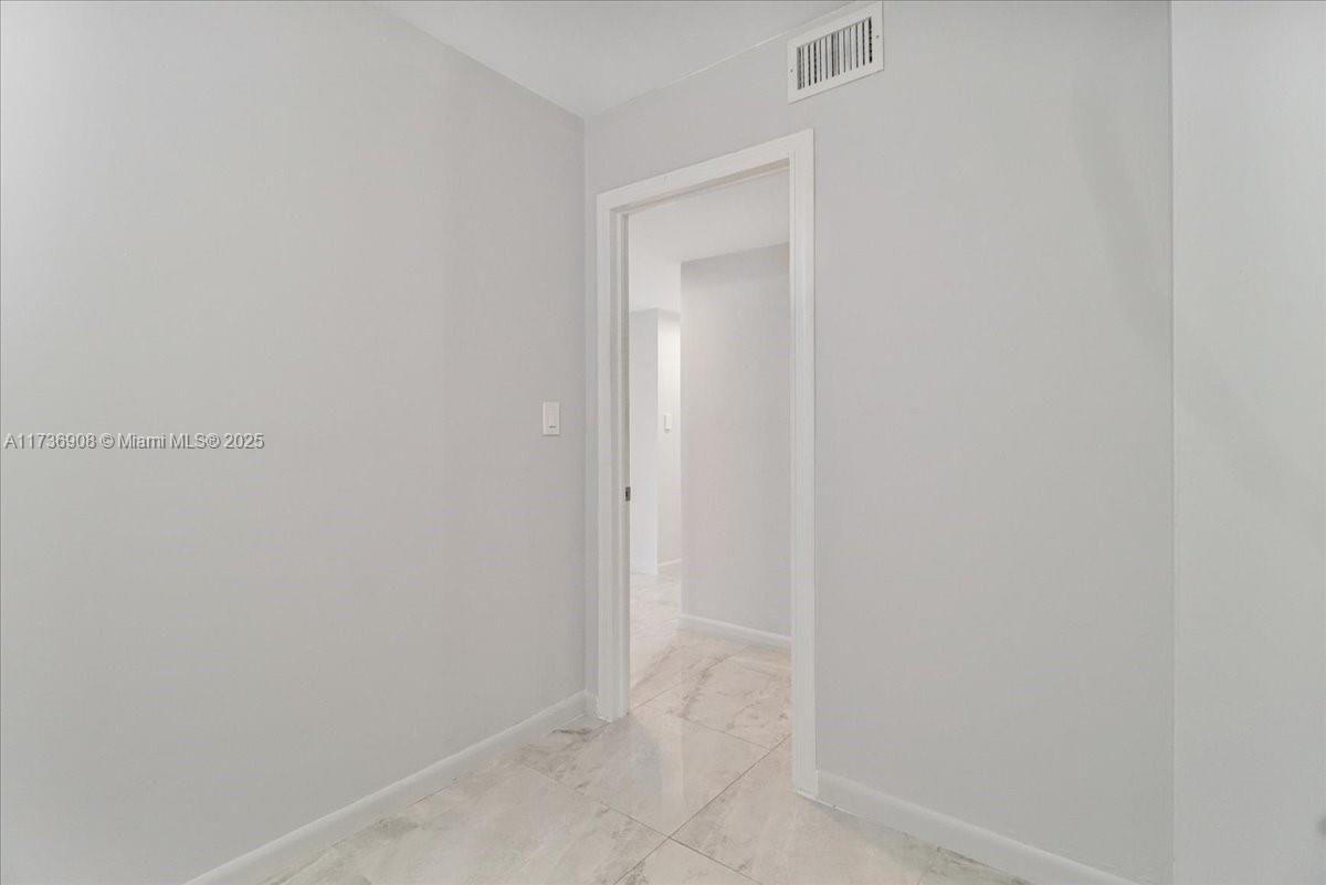 WINSTON TOWERS 500 CONDO - Residential