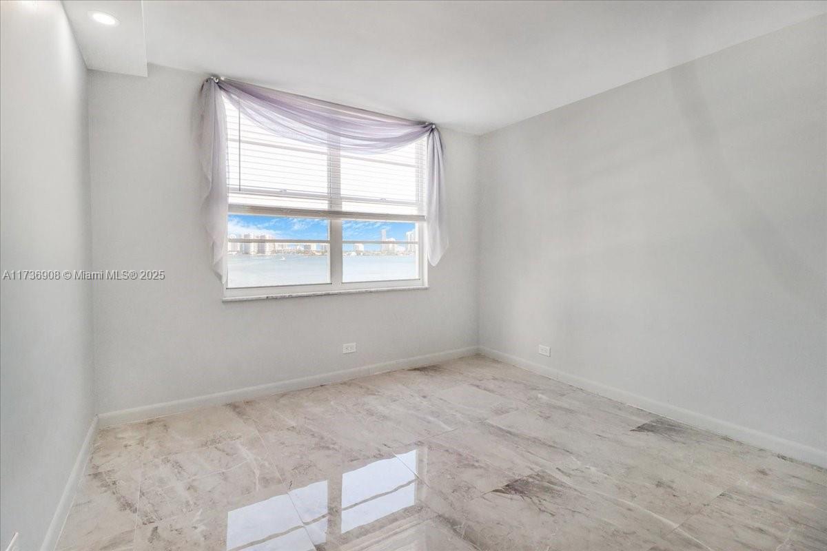 WINSTON TOWERS 500 CONDO - Residential