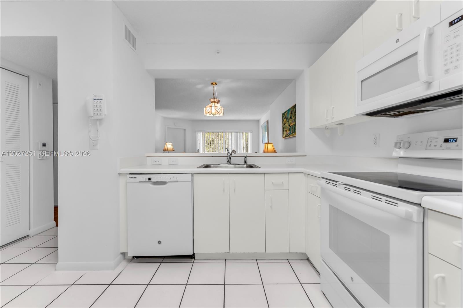 WELDON CONDOMINIUM G - Residential