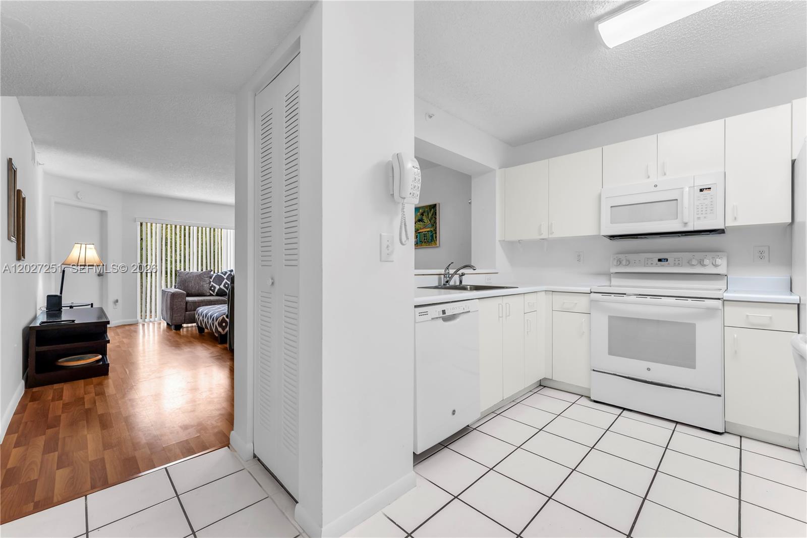 WELDON CONDOMINIUM G - Residential