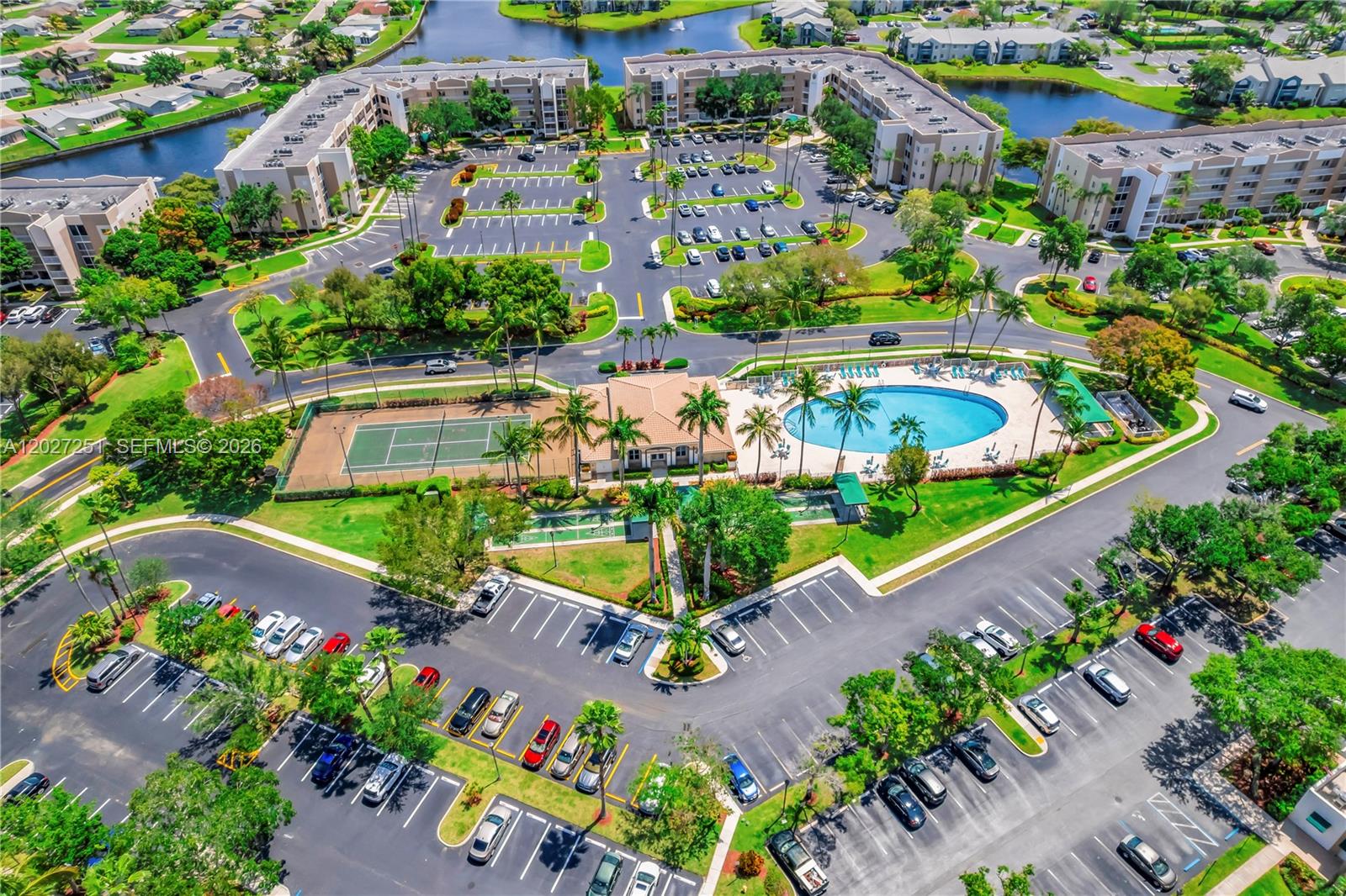 WELDON CONDOMINIUM G - Residential
