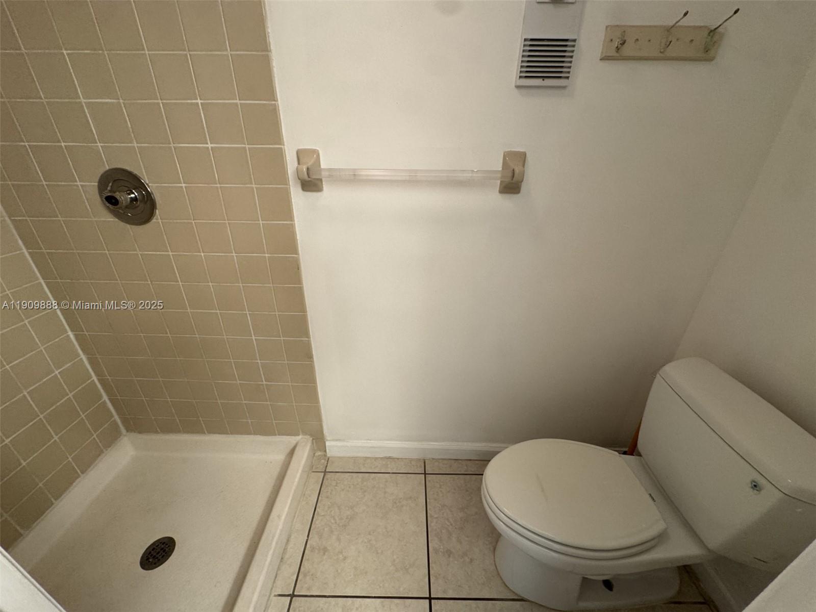 LAGO GRANDE CONDO THREE C - Residential Lease