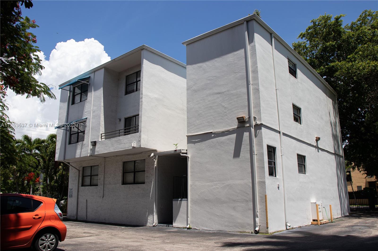 THE TWELVE CONDO - Residential