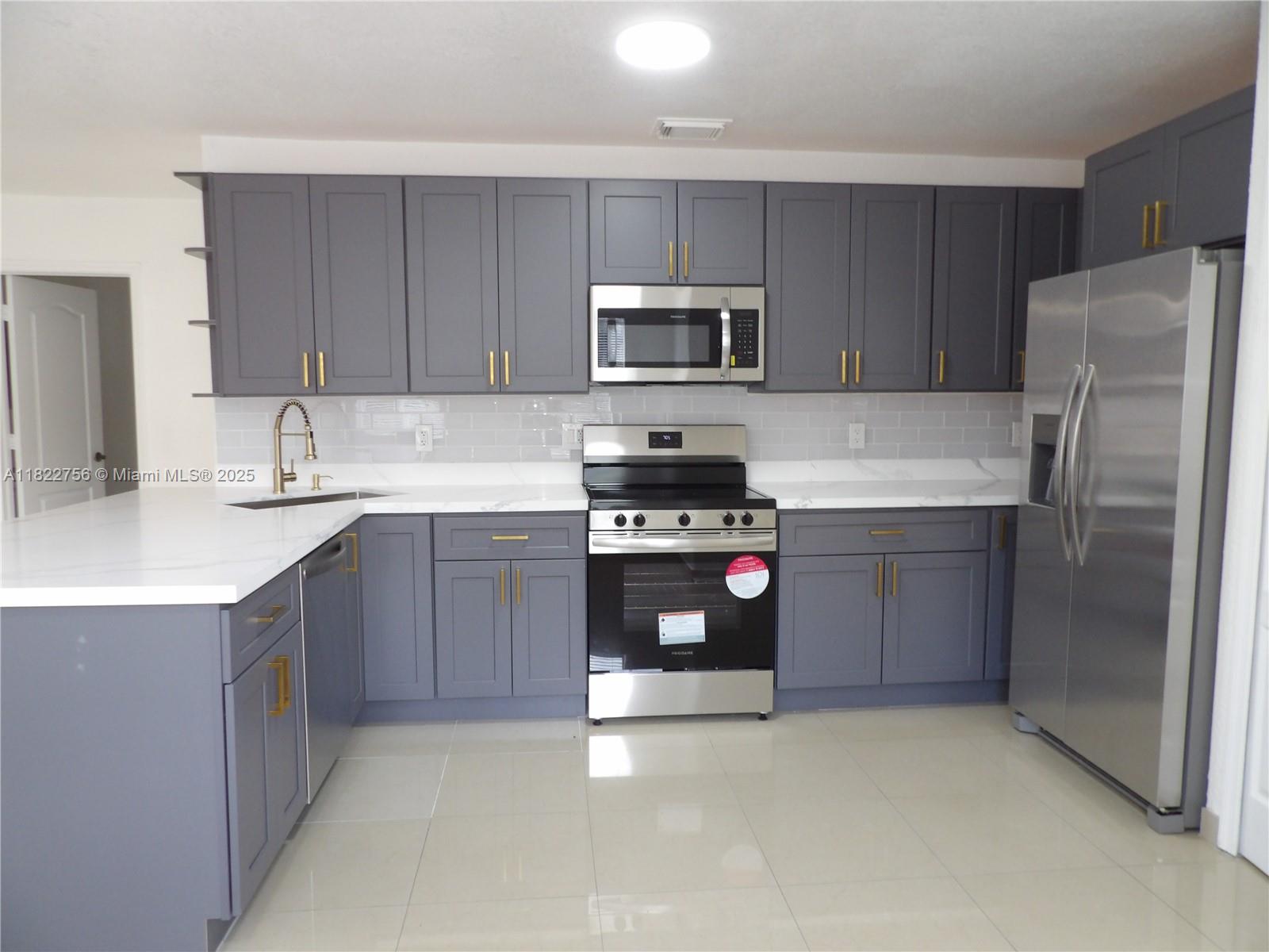 PELICANS POINT A T MILLER - Residential Lease