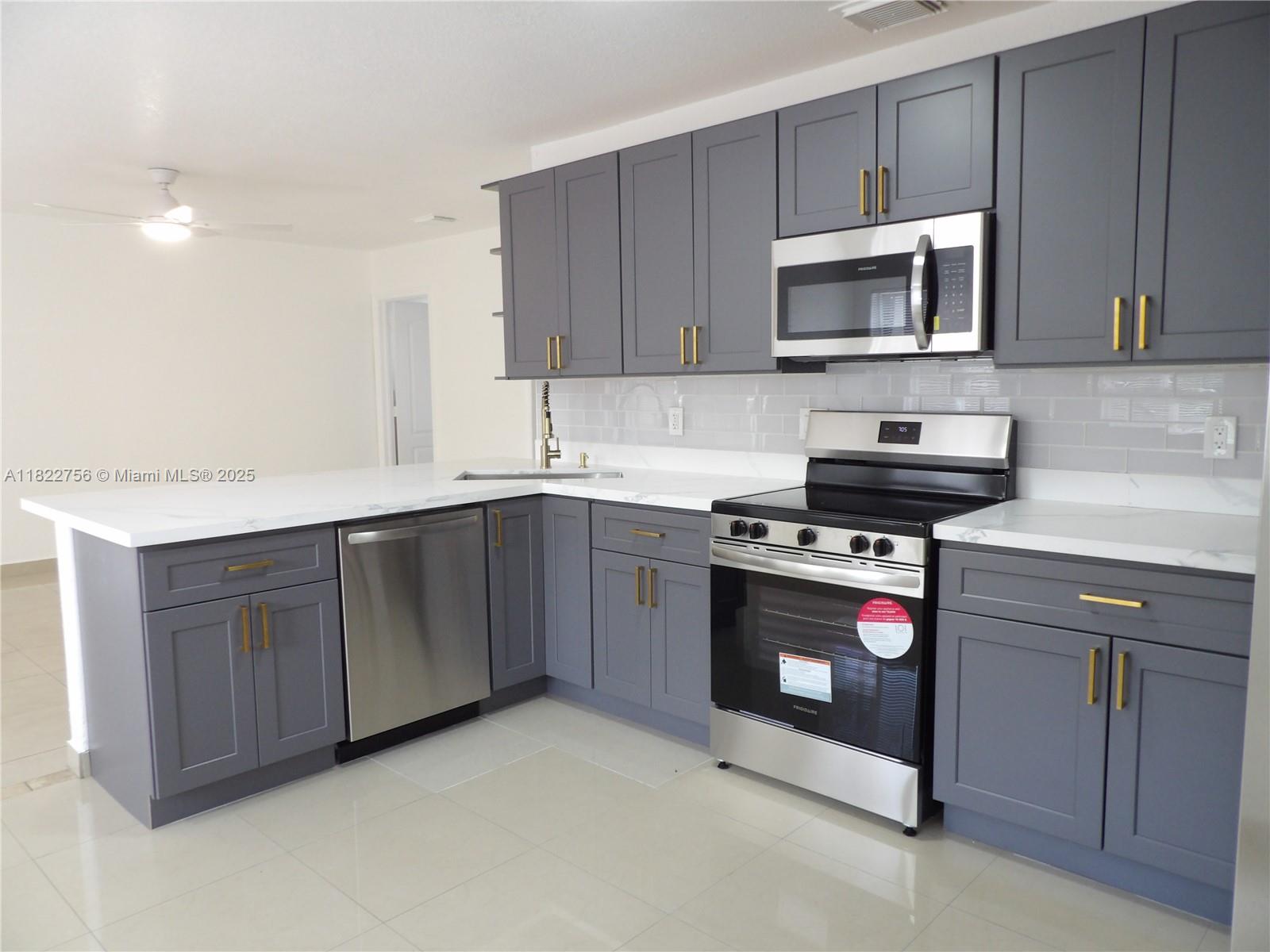 PELICANS POINT A T MILLER - Residential Lease