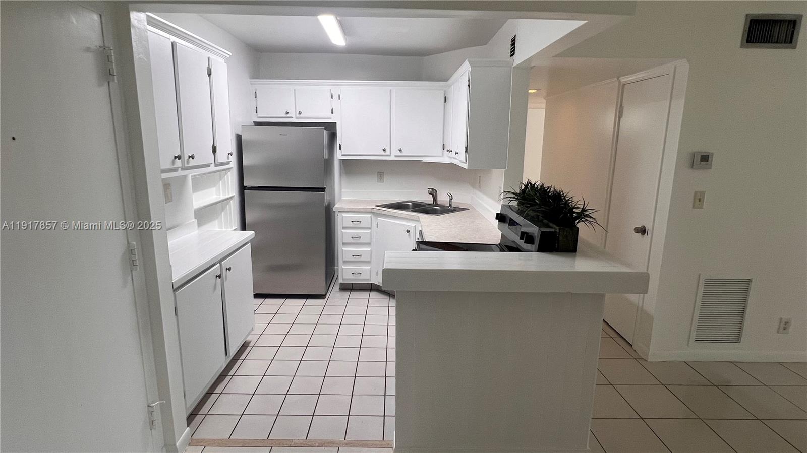 OAKLAND SHORES CONDOMINIU - Residential