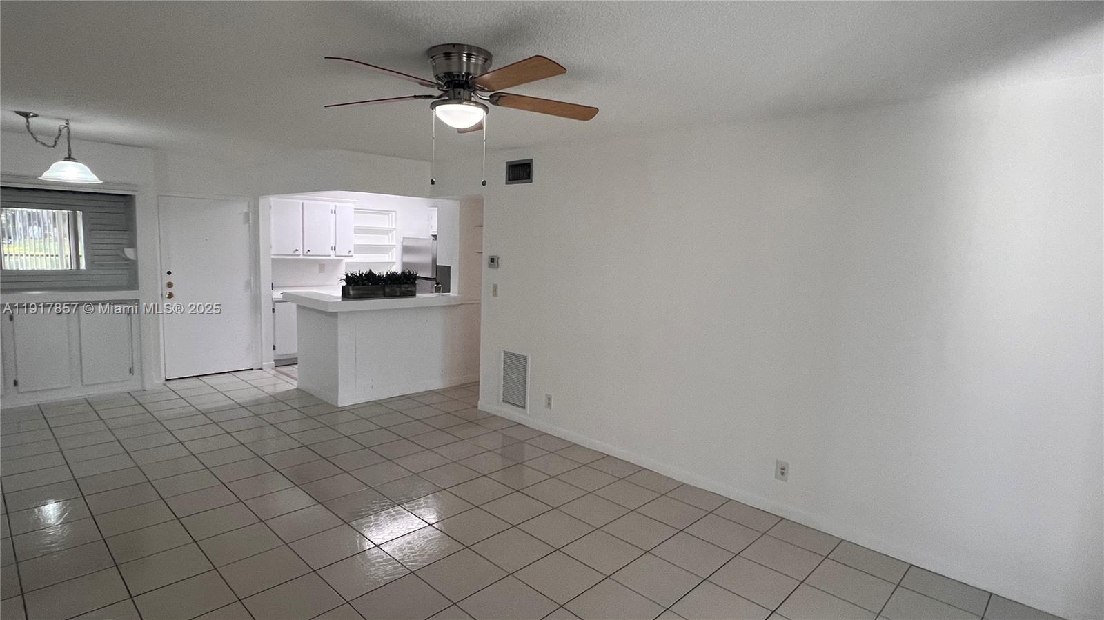 3105 Oakland Shores Dr J106