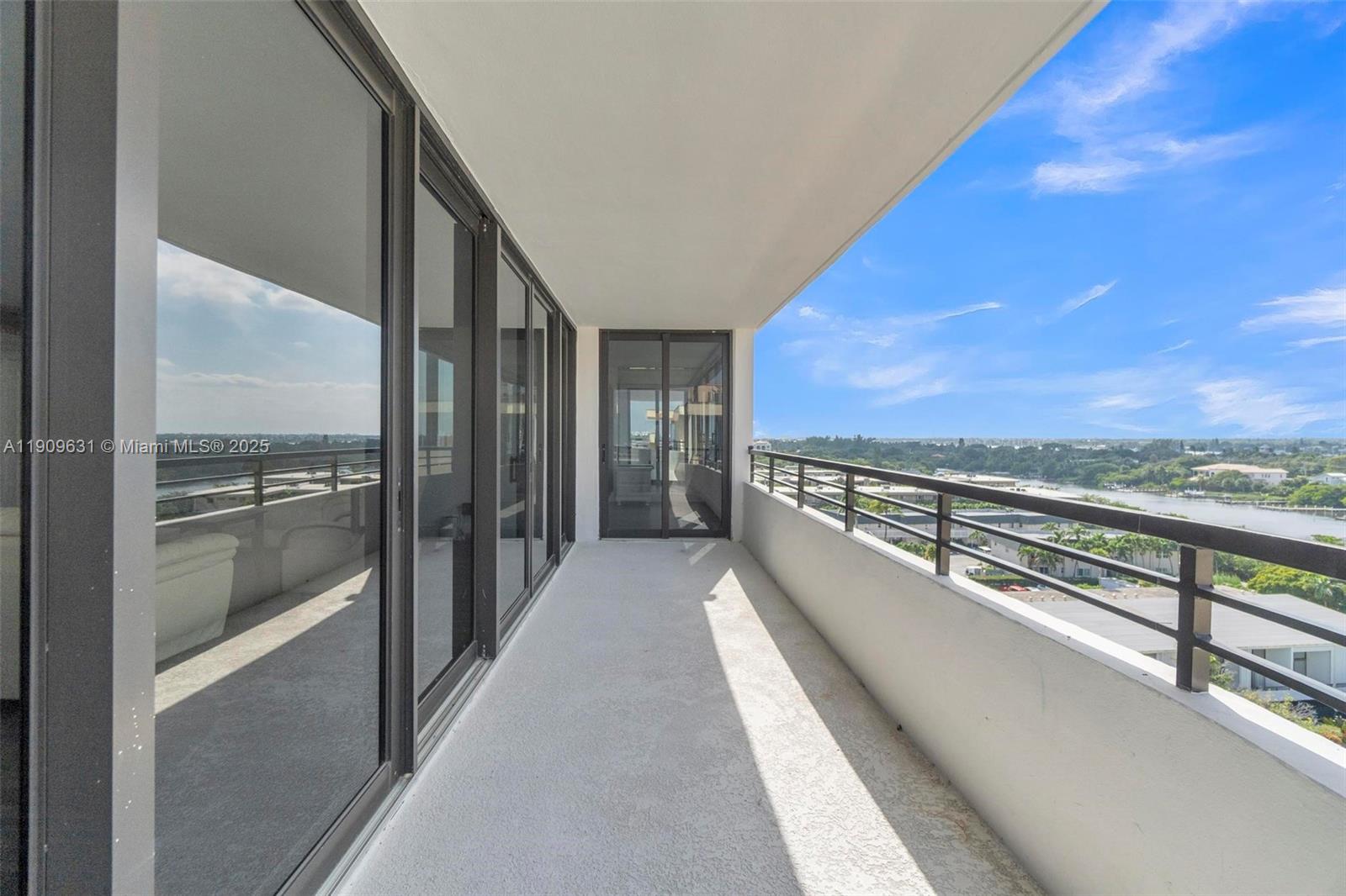 MAYFAIR HOUSE CONDO - Residential