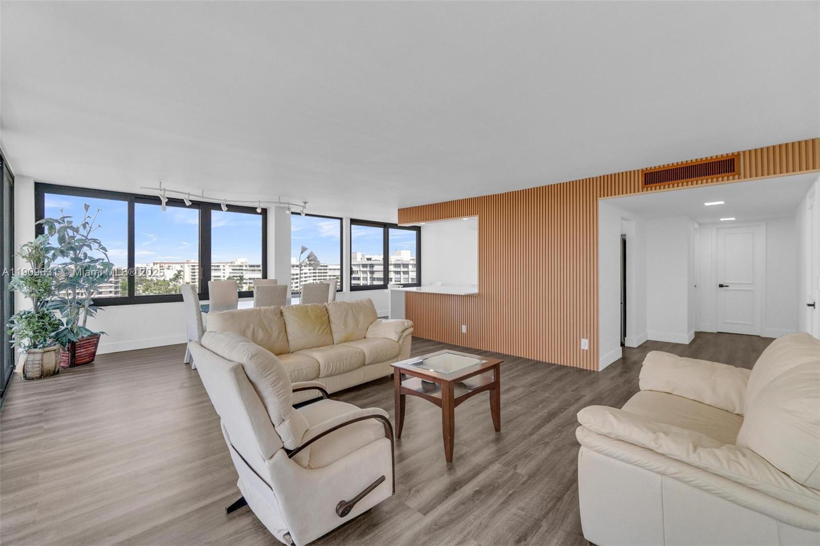 MAYFAIR HOUSE CONDO - Residential