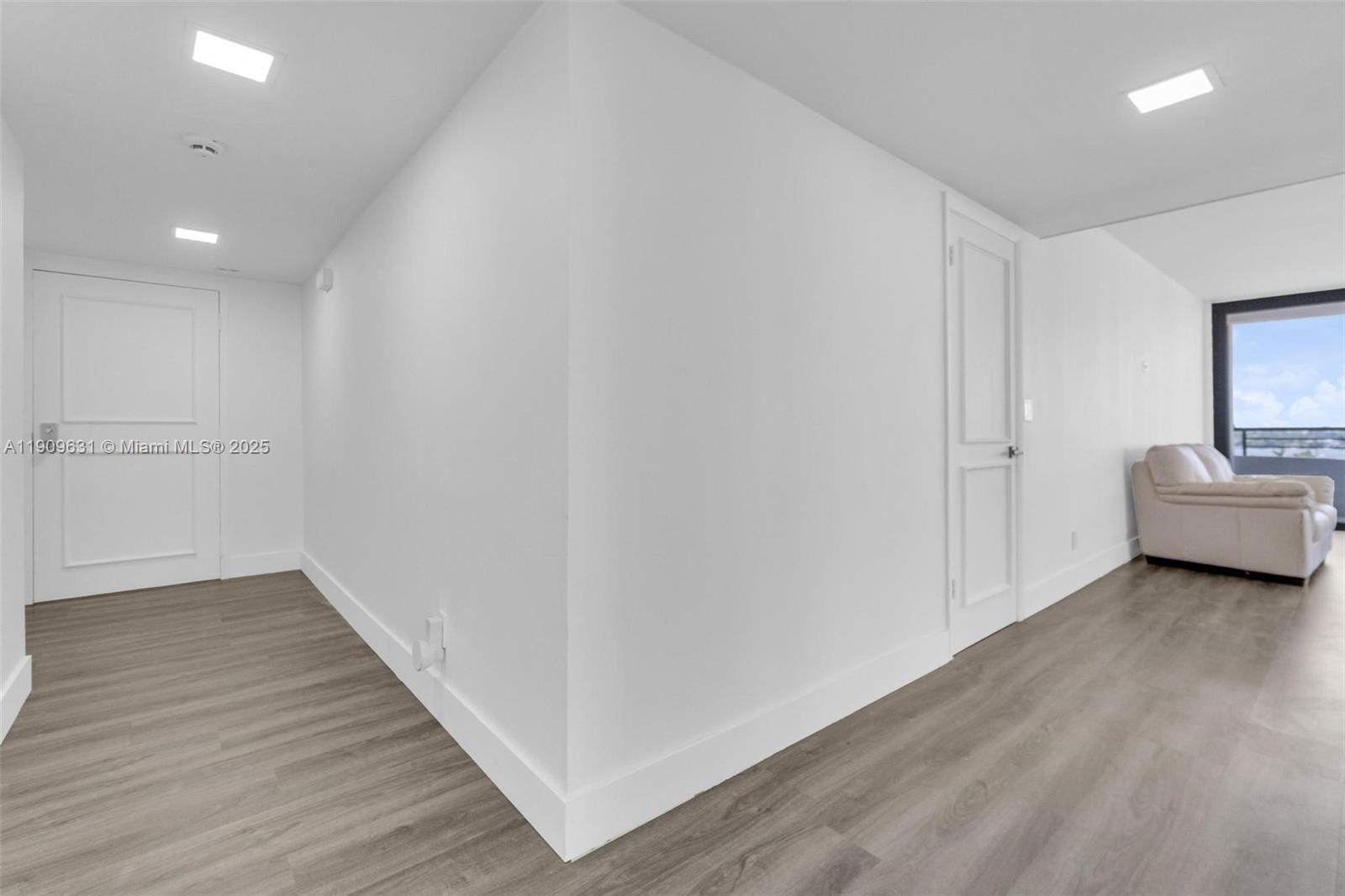 MAYFAIR HOUSE CONDO - Residential