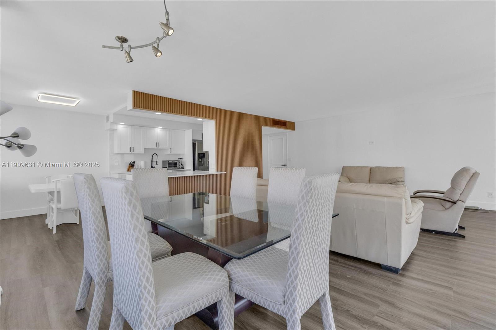 MAYFAIR HOUSE CONDO - Residential