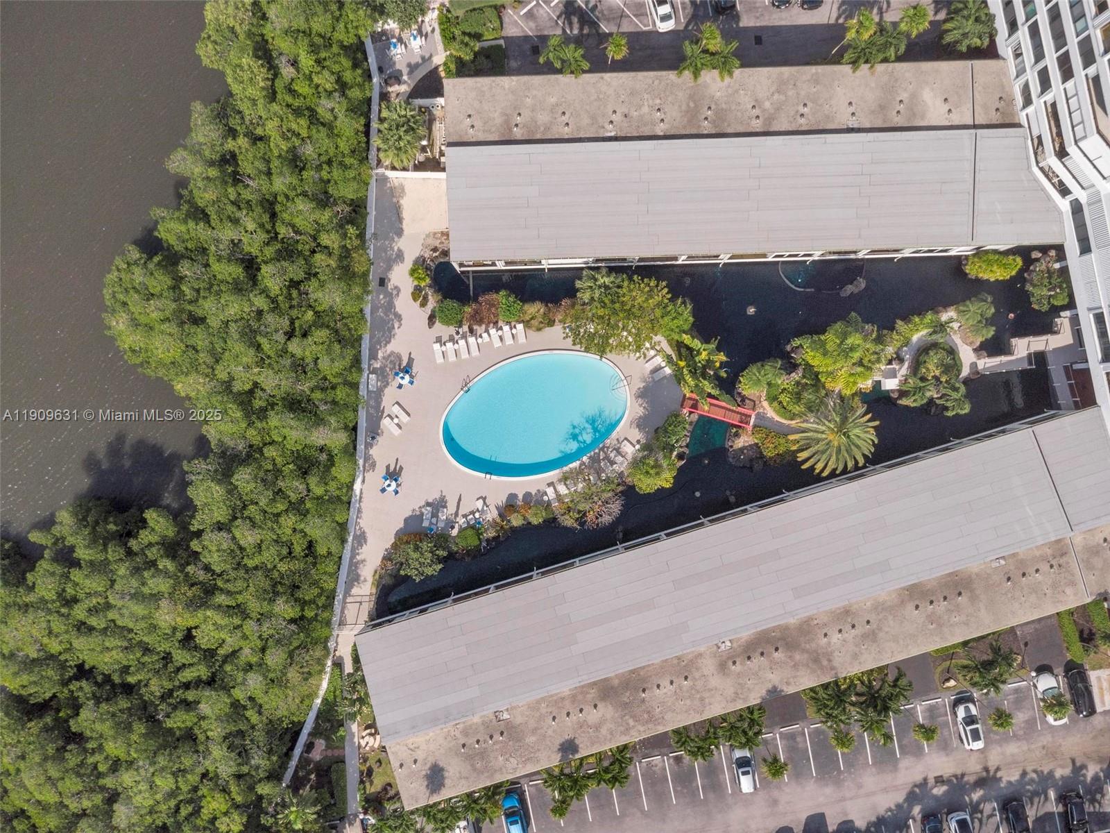 MAYFAIR HOUSE CONDO - Residential