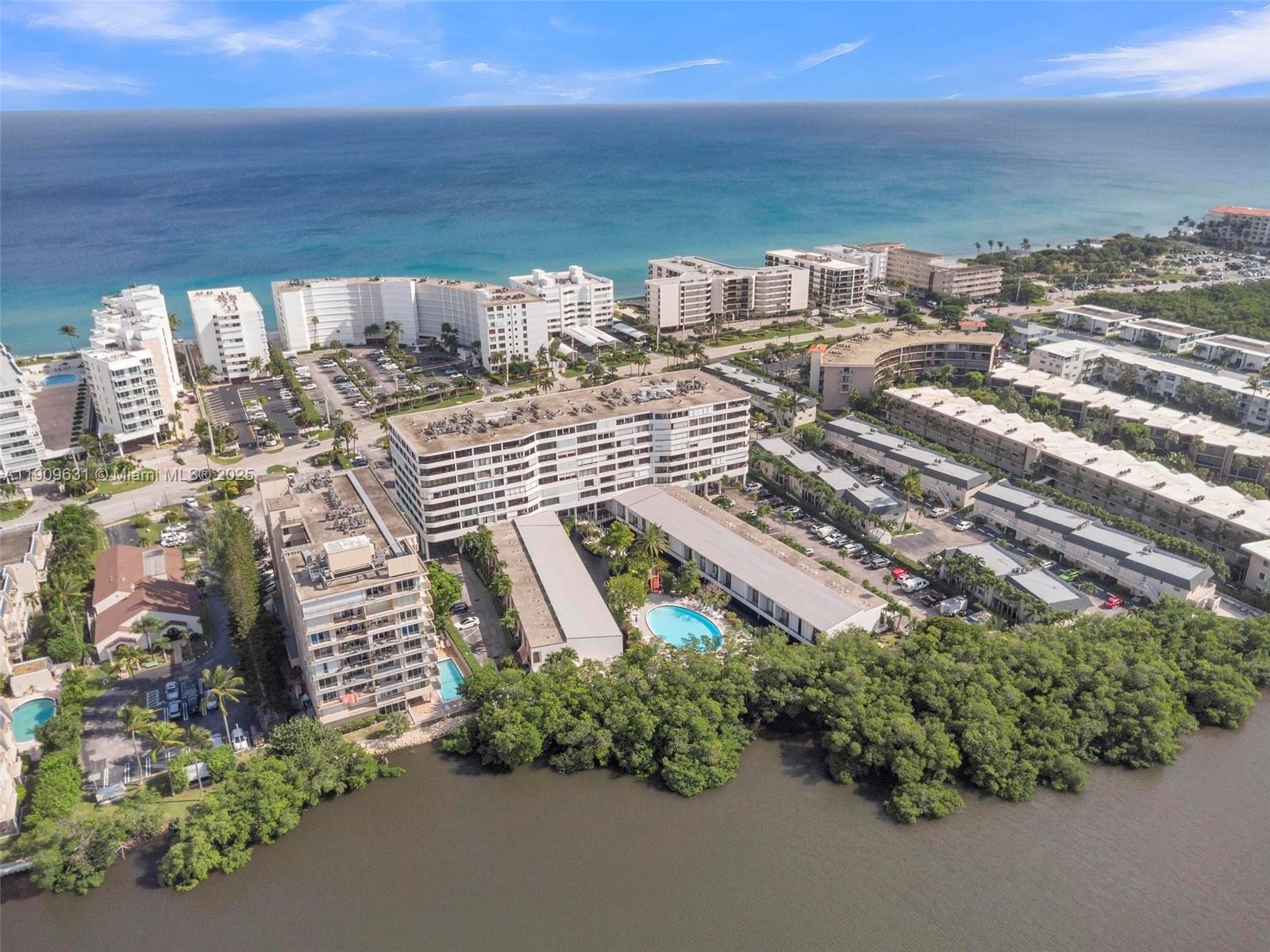 MAYFAIR HOUSE CONDO - Residential