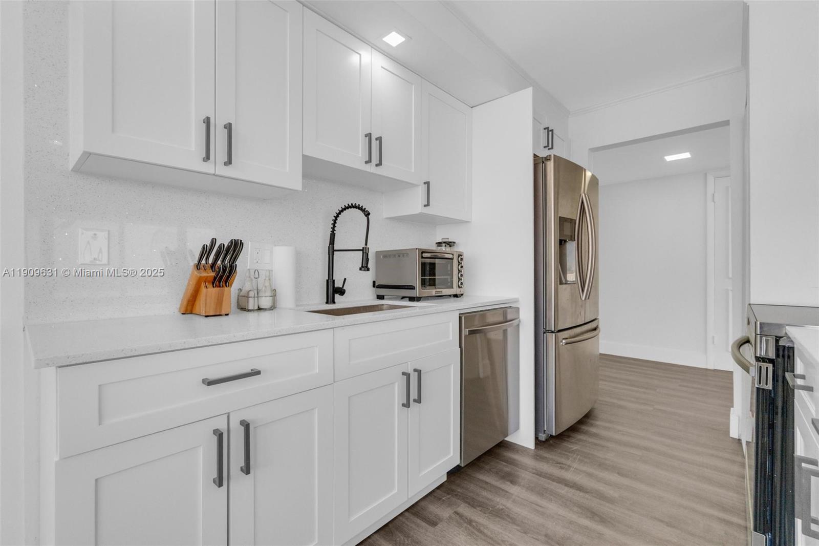 MAYFAIR HOUSE CONDO - Residential