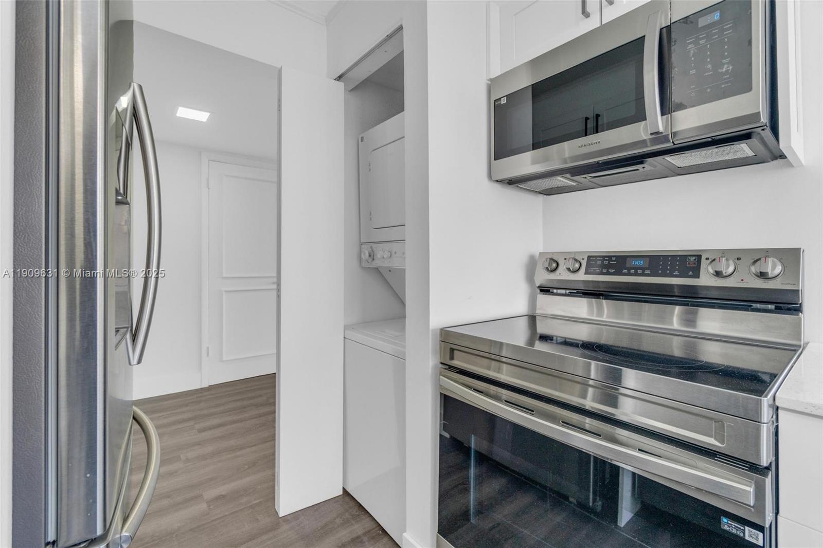 MAYFAIR HOUSE CONDO - Residential