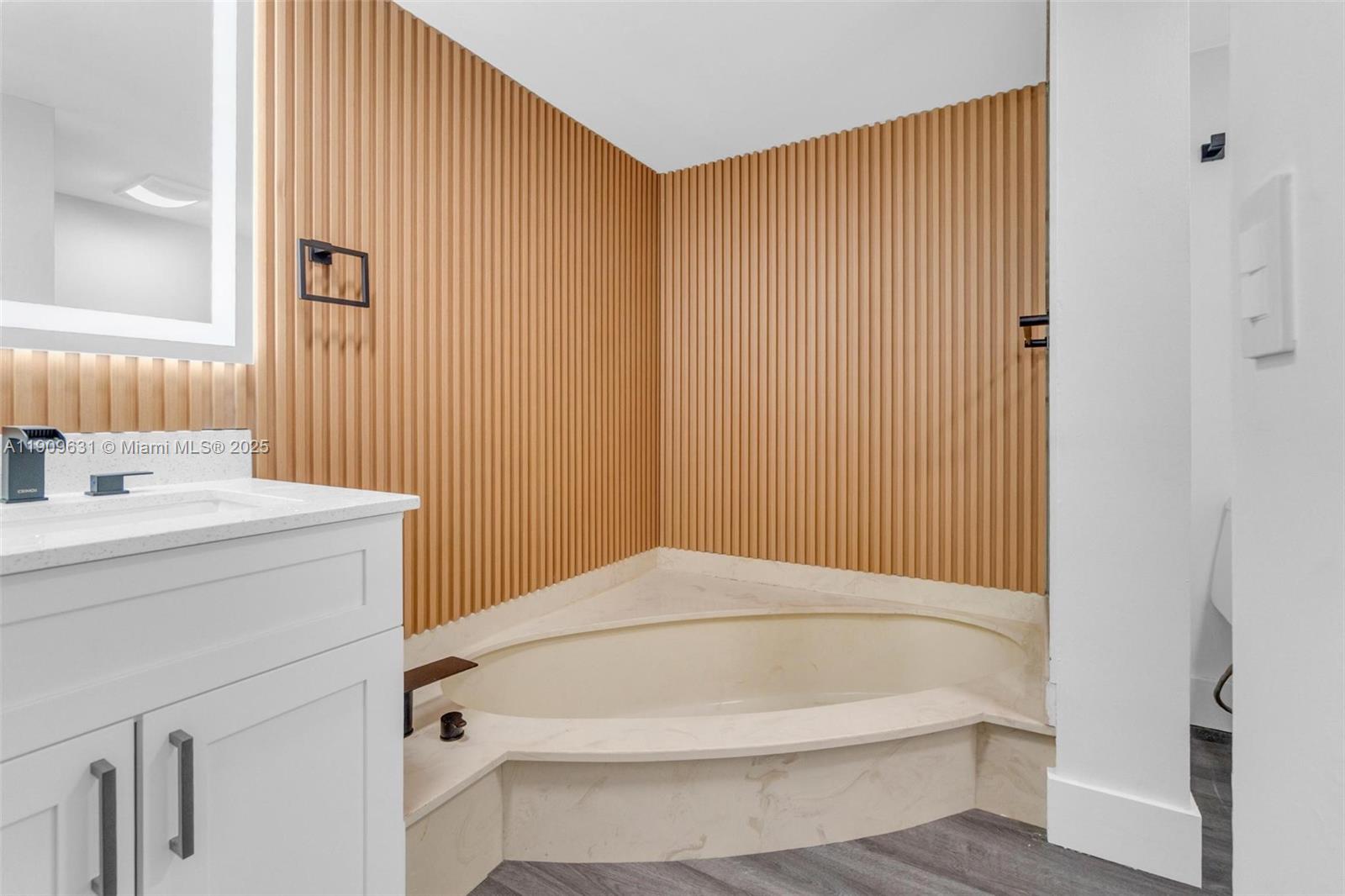 MAYFAIR HOUSE CONDO - Residential