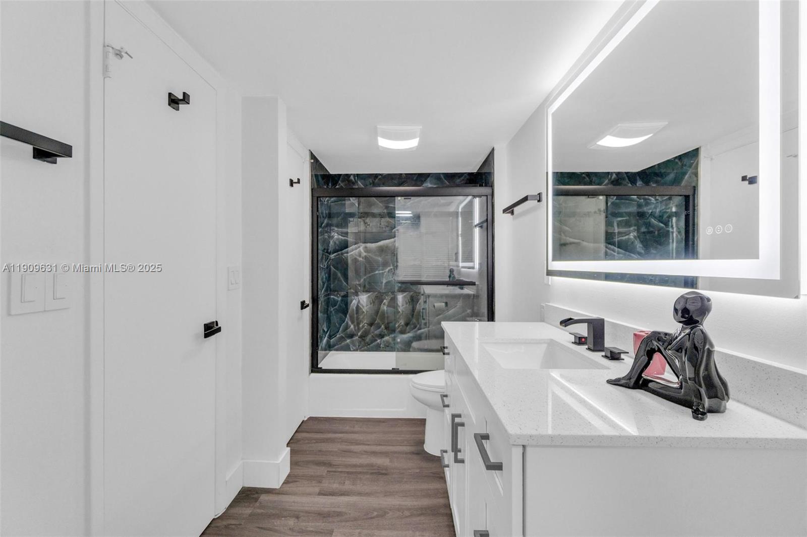 MAYFAIR HOUSE CONDO - Residential