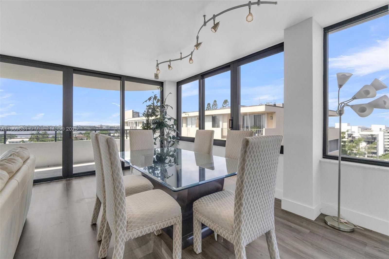 MAYFAIR HOUSE CONDO - Residential