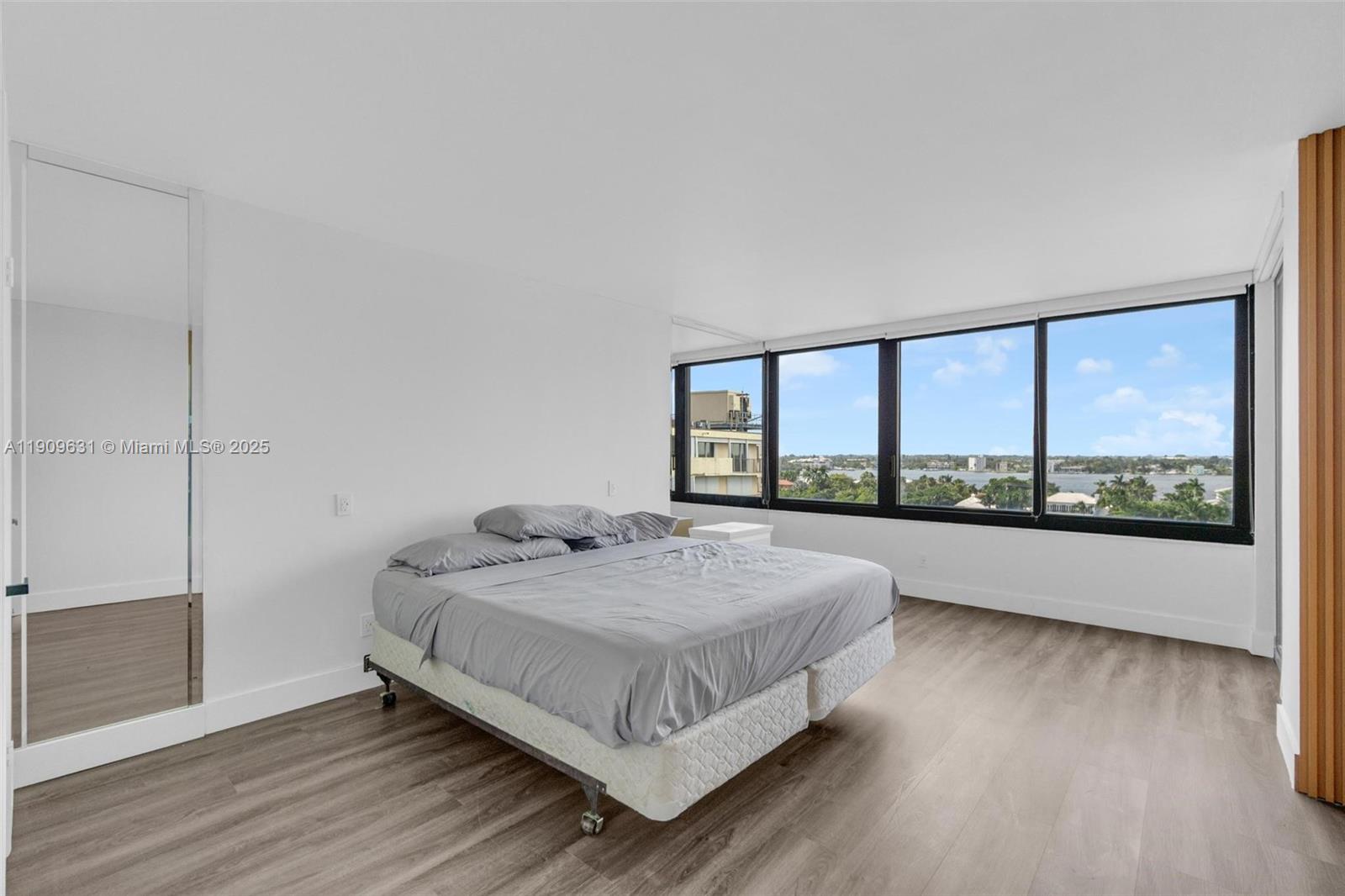 MAYFAIR HOUSE CONDO - Residential