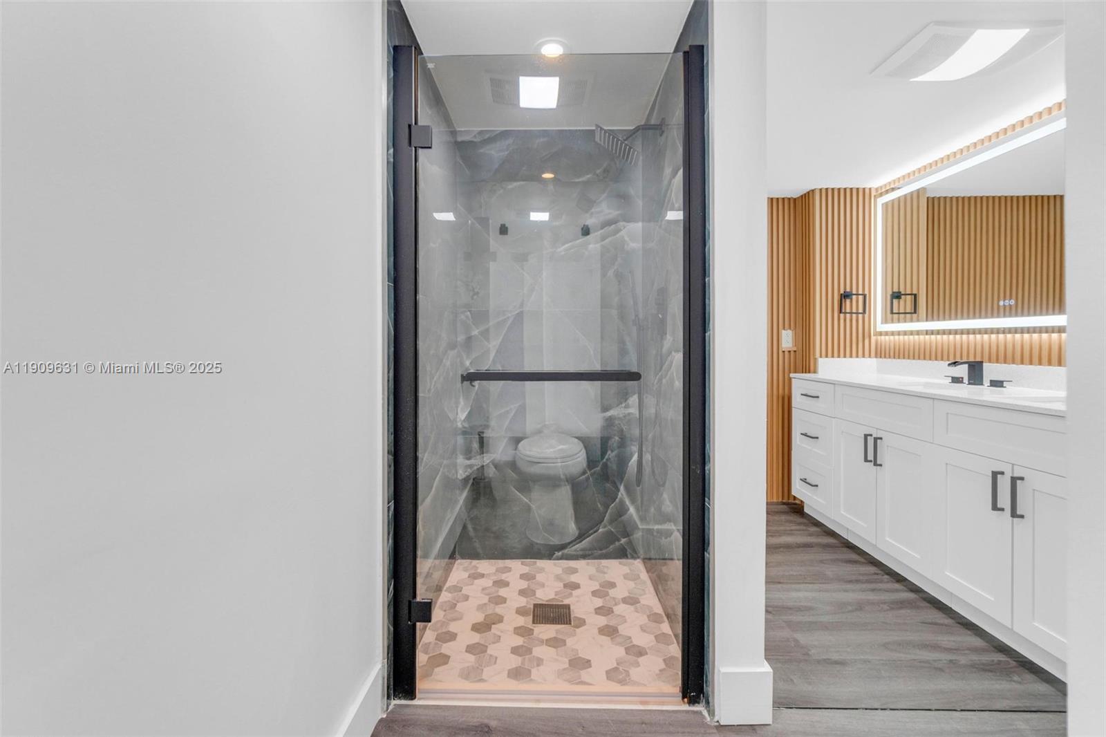 MAYFAIR HOUSE CONDO - Residential