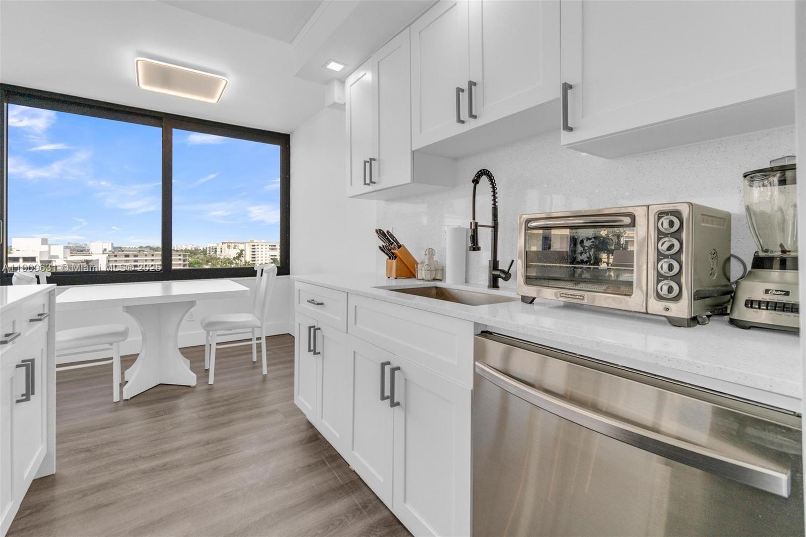 MAYFAIR HOUSE CONDO - Residential