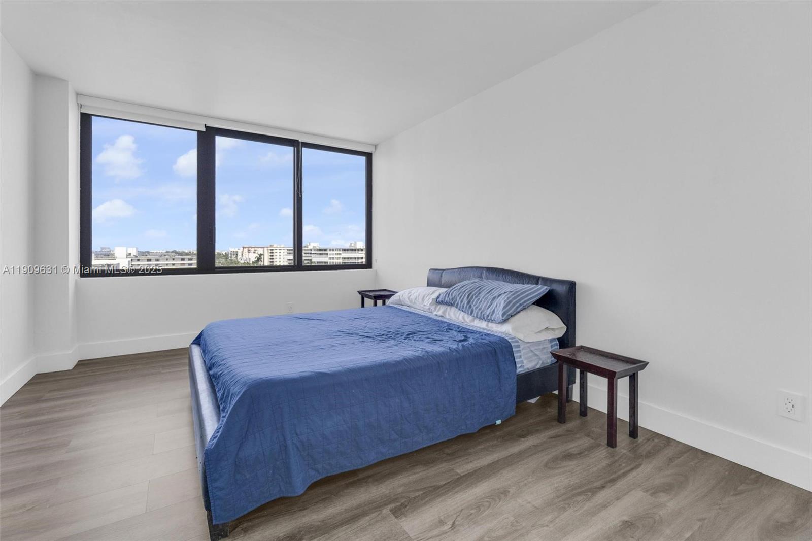 MAYFAIR HOUSE CONDO - Residential