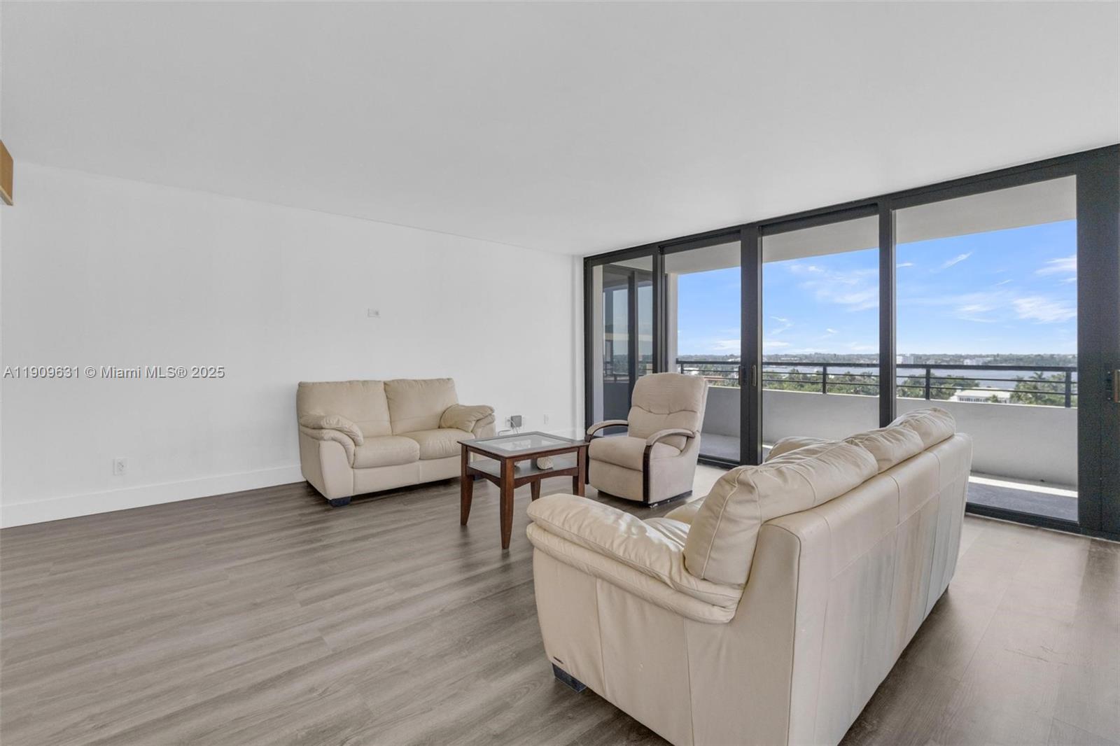 MAYFAIR HOUSE CONDO - Residential