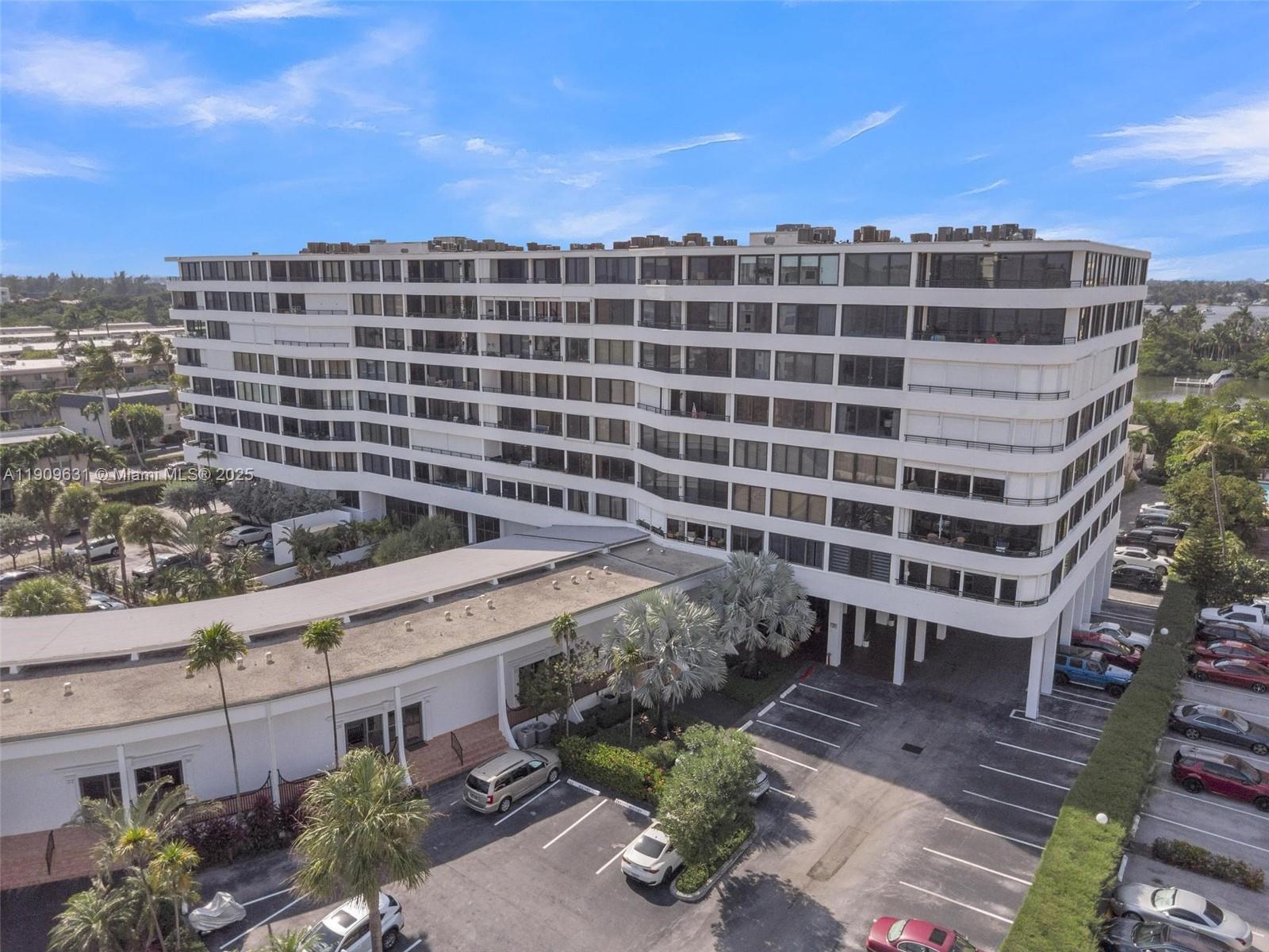 MAYFAIR HOUSE CONDO - Residential