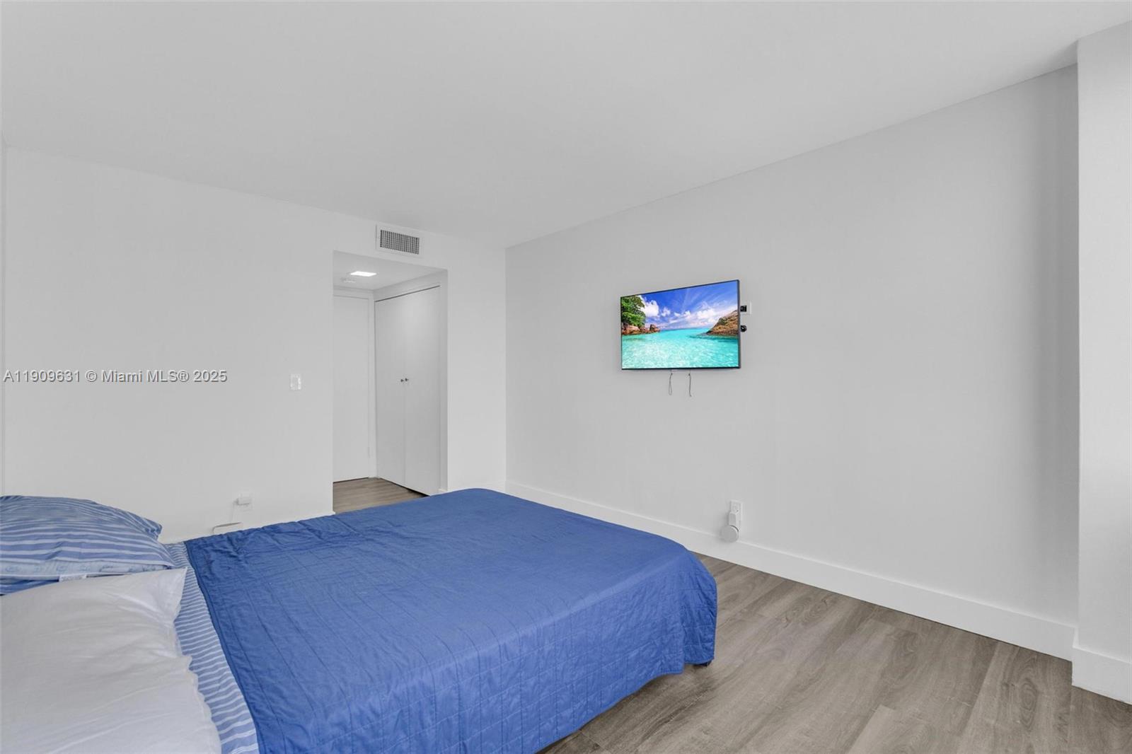 MAYFAIR HOUSE CONDO - Residential