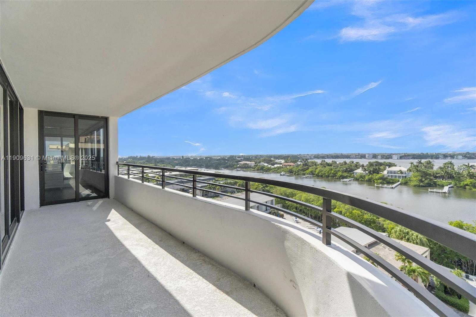 MAYFAIR HOUSE CONDO - Residential