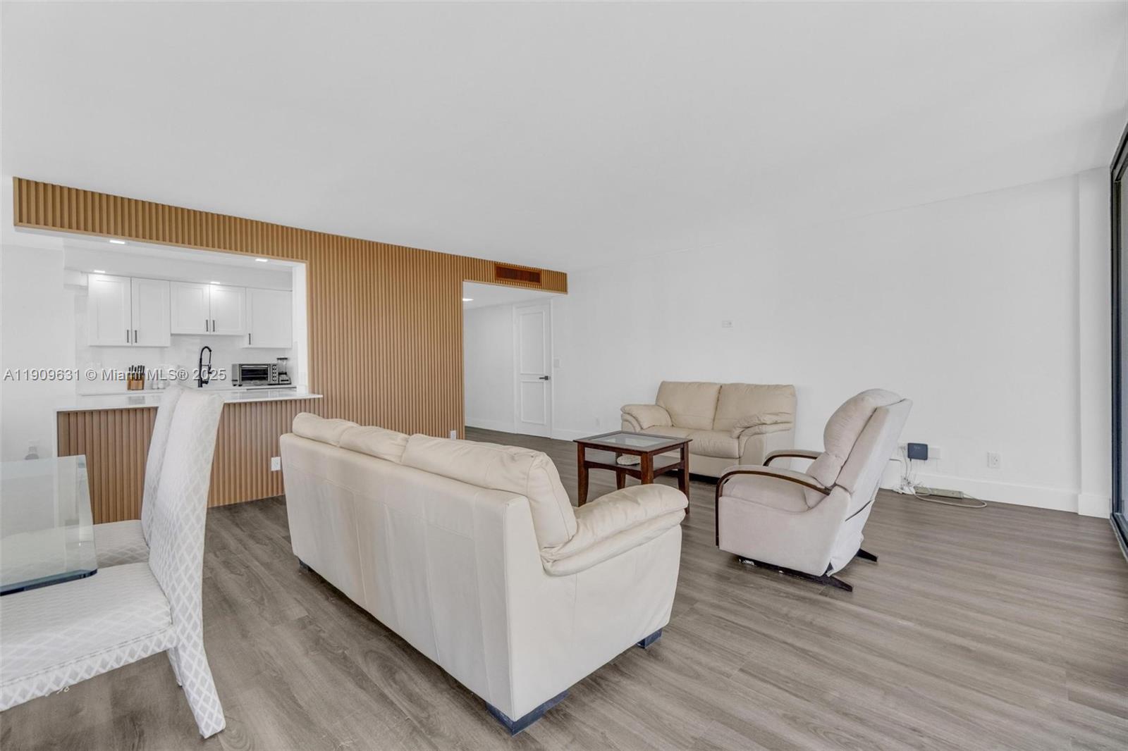 MAYFAIR HOUSE CONDO - Residential