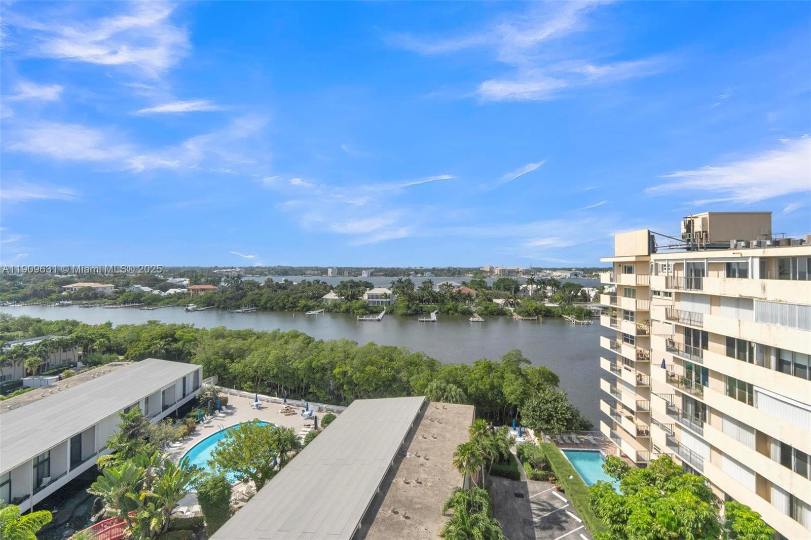 MAYFAIR HOUSE CONDO - Residential