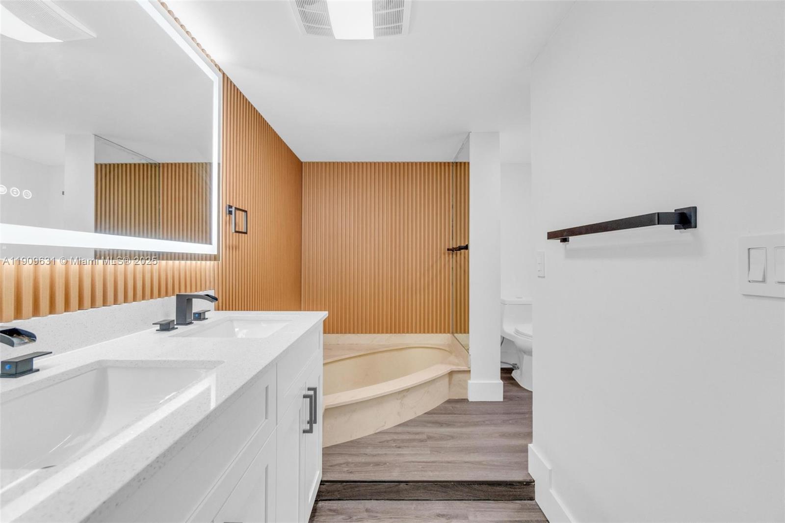 MAYFAIR HOUSE CONDO - Residential