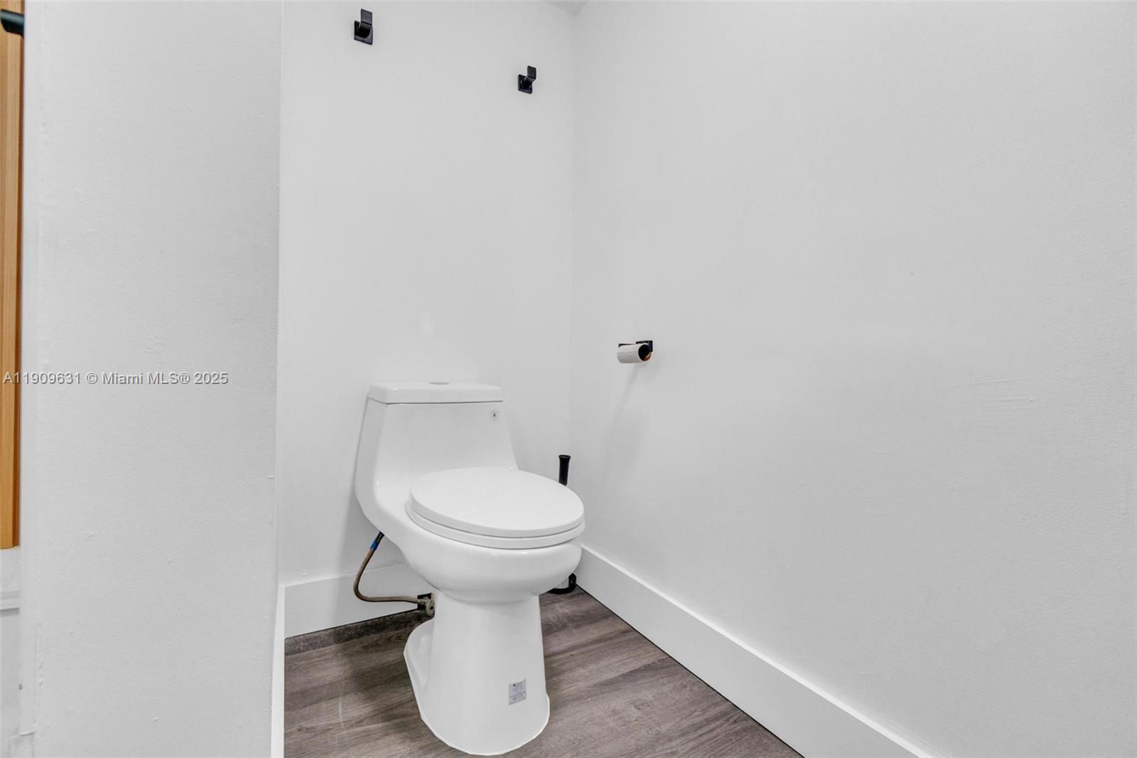 MAYFAIR HOUSE CONDO - Residential