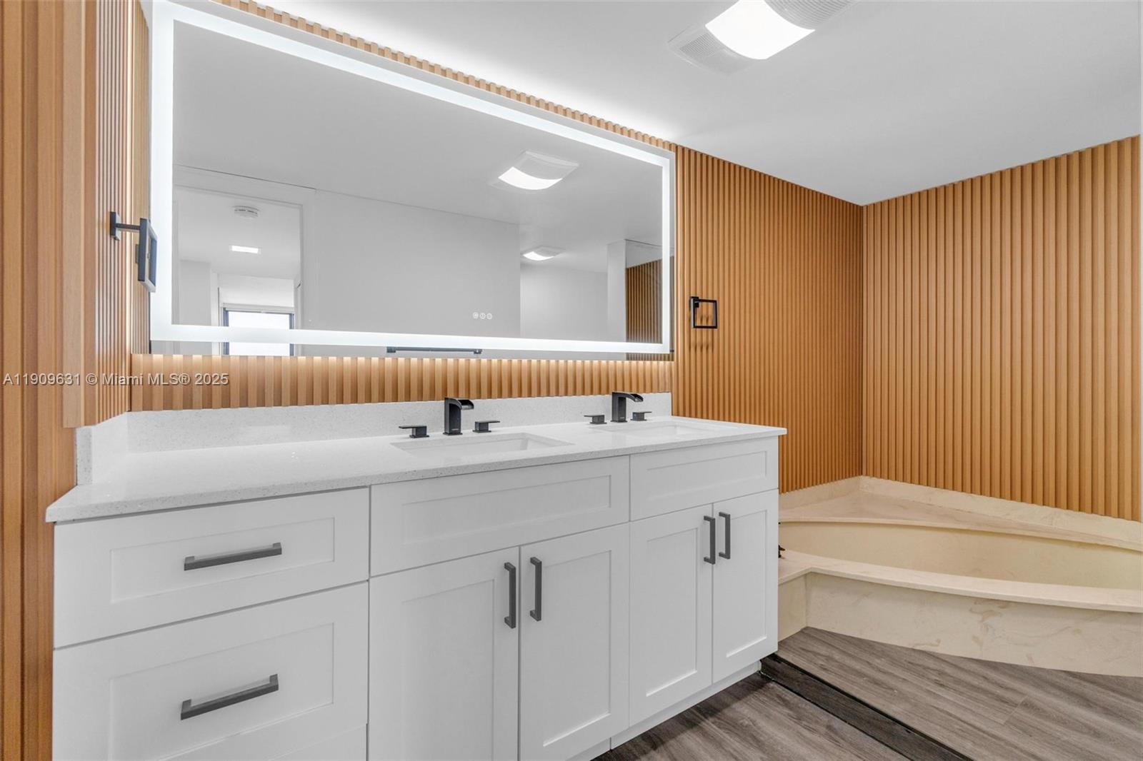 MAYFAIR HOUSE CONDO - Residential