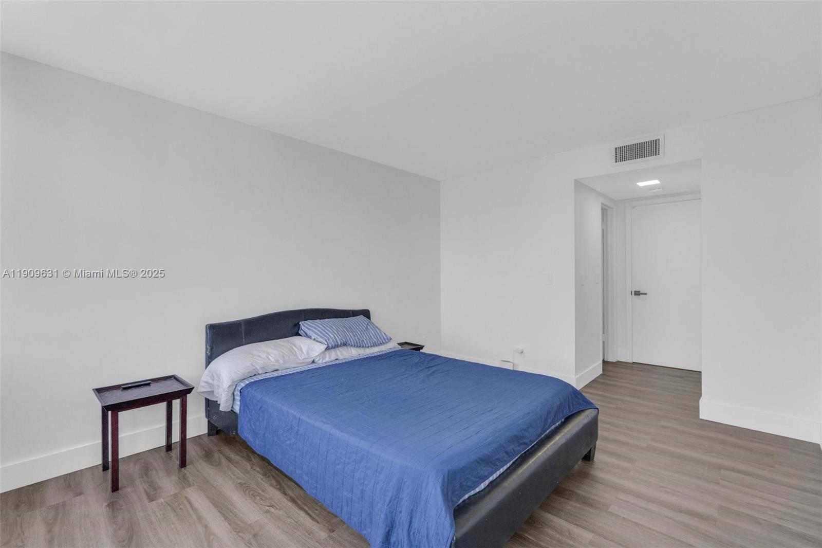 MAYFAIR HOUSE CONDO - Residential