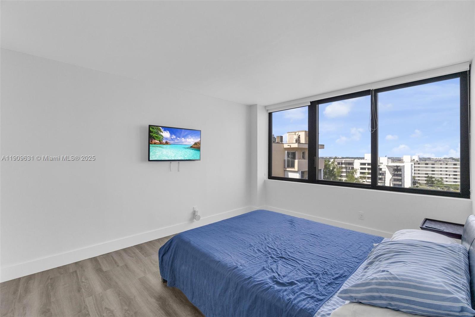 MAYFAIR HOUSE CONDO - Residential